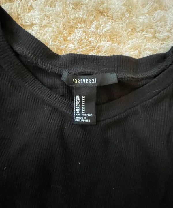 Forever 21 Ribbed Cropped Black Tee Shirt - Image 3
