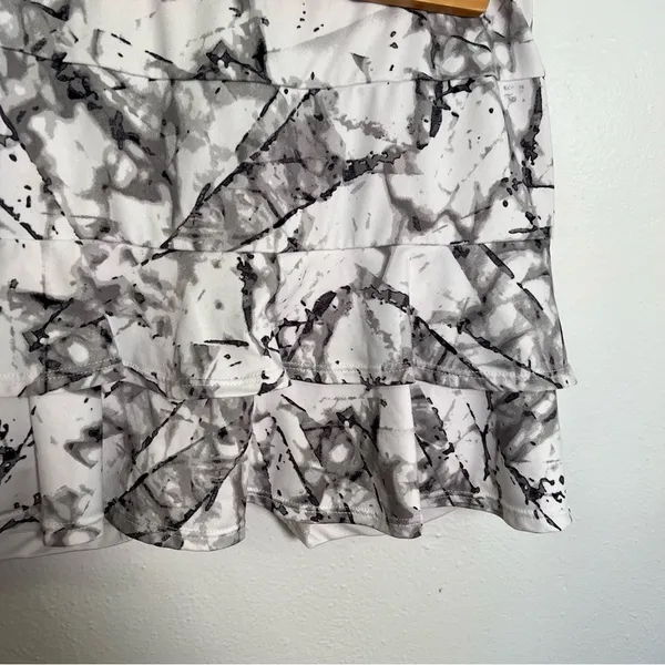 Tail Women's Size XS Athletic Tennis Skort White Black Gray Geometric Splatter - Image 4