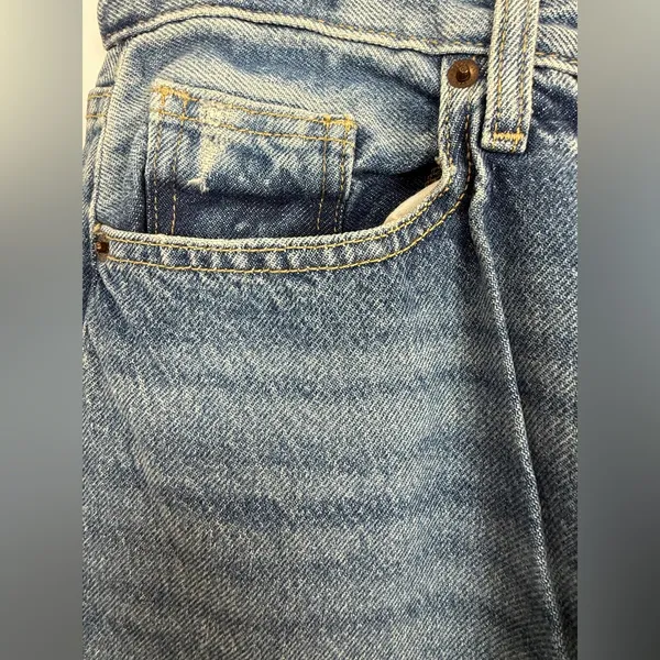 Universal Threads Relaxed Fit Blue Jeans - Image 4