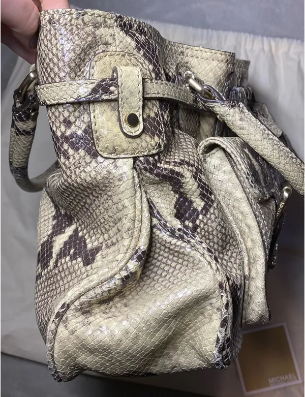 Michael Kors Handbag Leather - Image 8