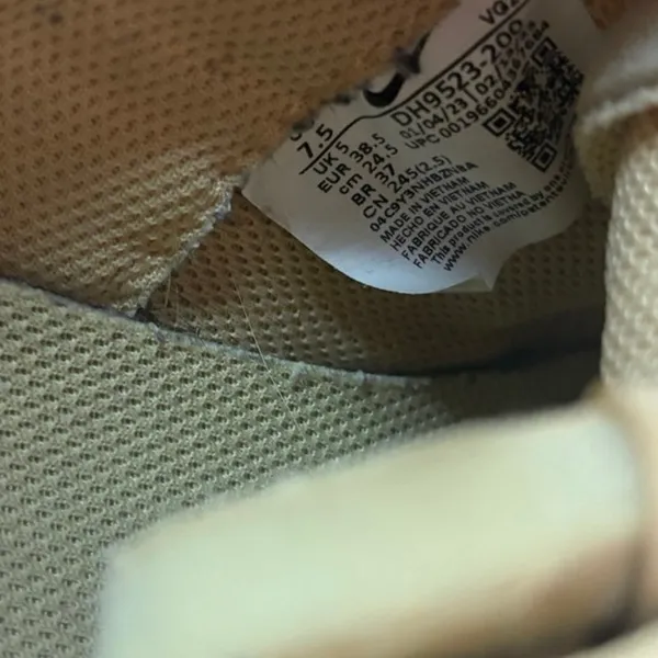 Nike gold sneakers size 7.5? - Image 8