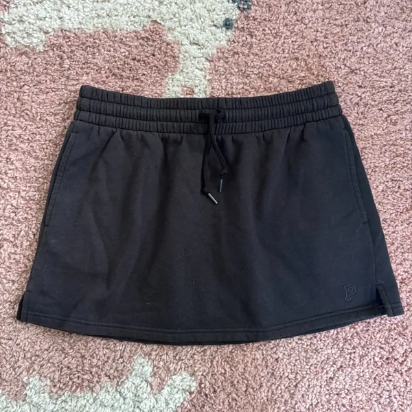 PINK Victoria's Secret High Waisted Fleece Skirt Black Mini Size Medium Beach EUC - Image 2