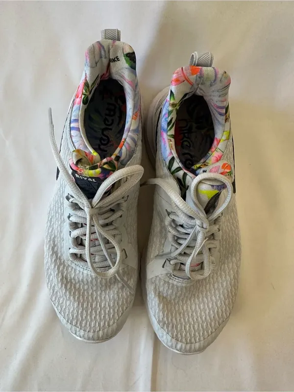 Nike White and Black Women's Athletic Sneakers with Floral Heel - Image 2