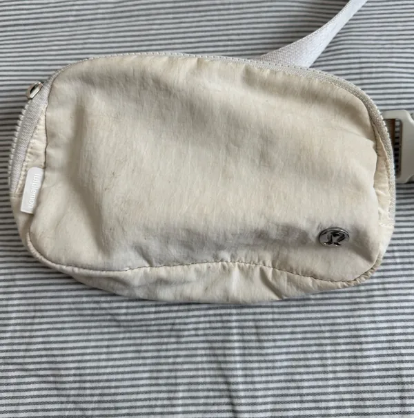 Lululemon Everywhere Belt Bag - Image 2