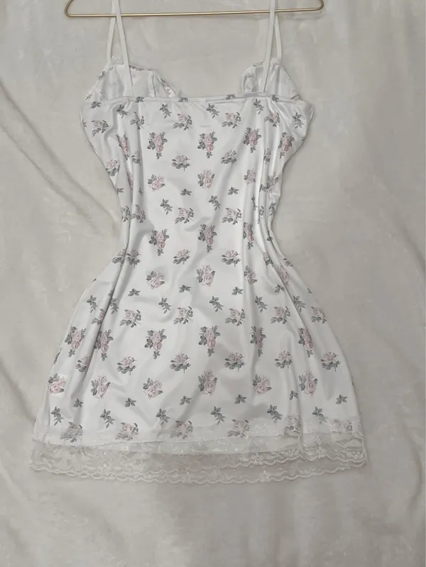 NWT White floral slip dress with lace trim SIZE Small - Image 3