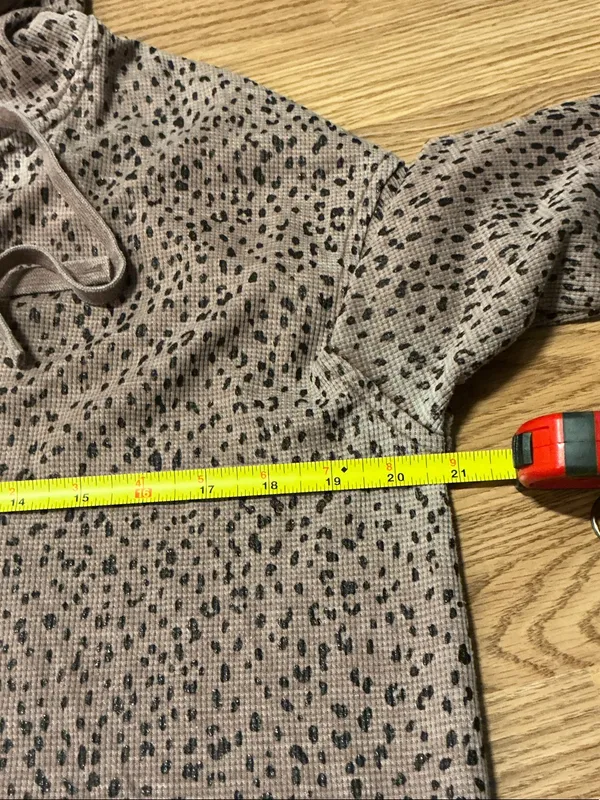 Jane and Delancey Leopard Hooded Pullover Top Size Medium - Image 4