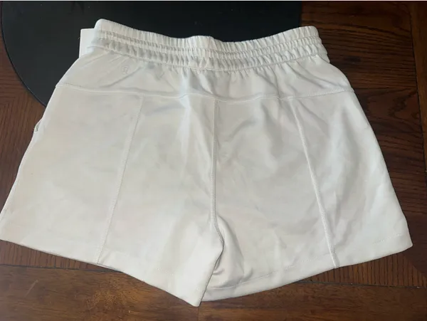 Women’s lululemon softstreme short 4” - Image 3