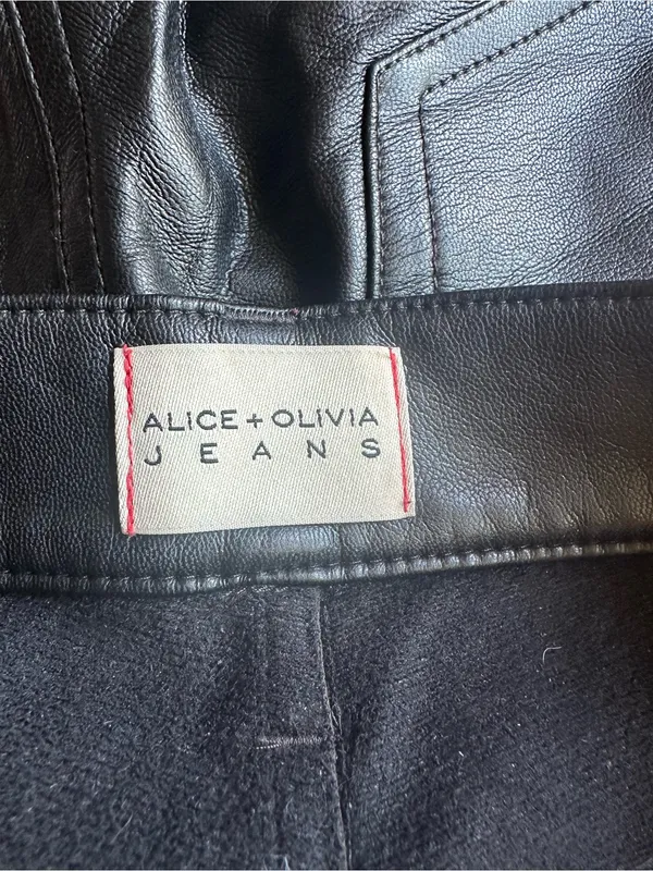 Alice + Olivia AMAZING VEGAN LEATHER BOYFRIEND PANT black size 25 - Image 4