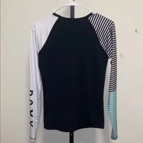 Roxy Black and White Long Sleeve Tee Size Medium - Image 4