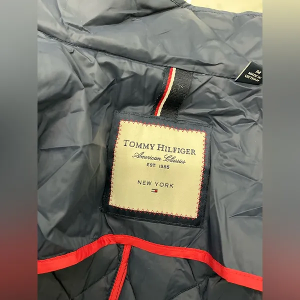 Tommy Hilfiger puffer jacket 💙 - Image 10