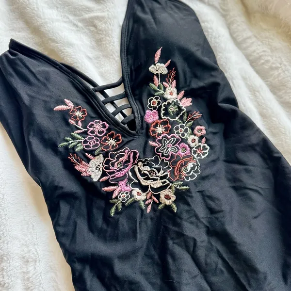 Altar’d State Embroidered Floral Deep V One Piece Swimsuit Large - Image 3