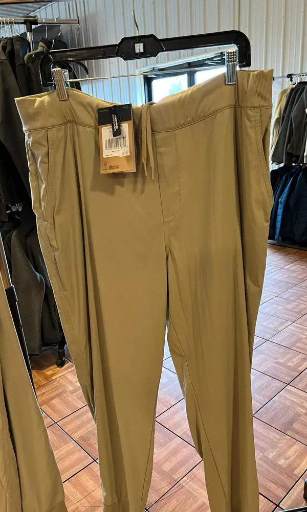 NWT North Face Aphrodite Joggers - Image 4