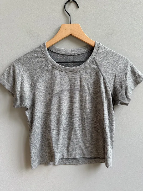 Lululemon Swiftly Tech Short Sleeve Shirt 2.0 Race Length Slate / White Grey 6-8 - Image 5