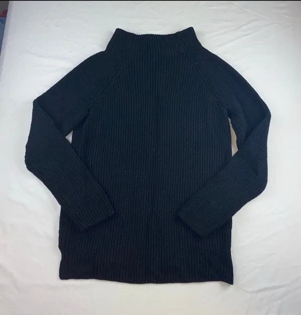 Banana republic sweater - Image 9