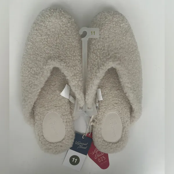 Universal Threads Sherpa Women’s Slippers Size 11 - Image 2