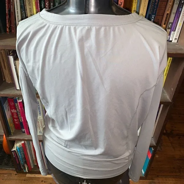 Lucy Athleisure gray scoop neck long sleeve pullover - Image 2
