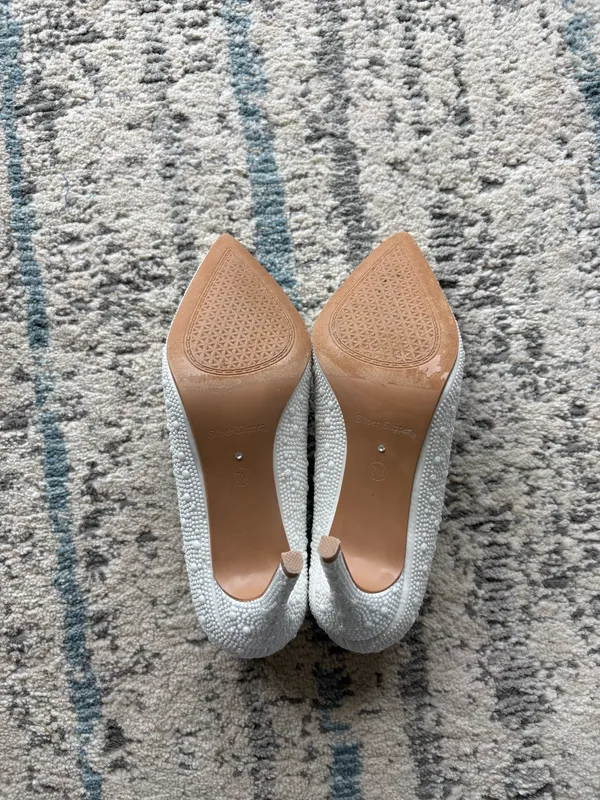 Silver Slipper Size 7 pearl heels - Image 3