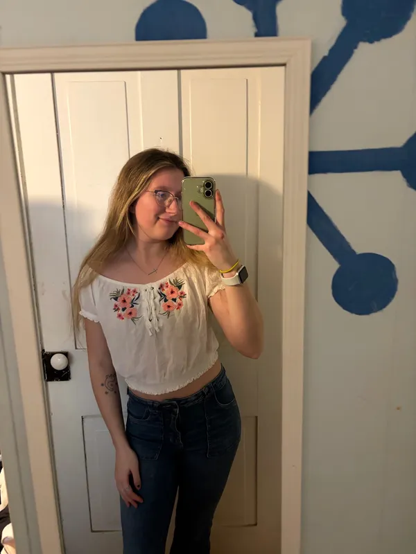 Hollister white floral shirt - Image 2