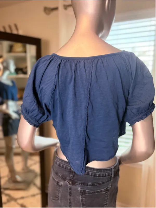 Anthropologie Pilcro Blue Cropped Peasant Top Boho Puff Sleeve Button Large - Image 4
