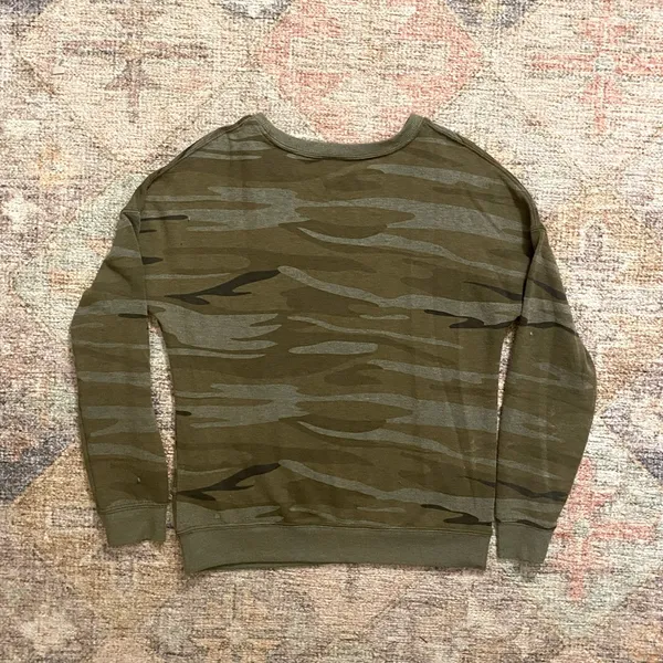 Zoe & Liv Crewneck Fleece Lined Camo Sweatshirt - Image 4