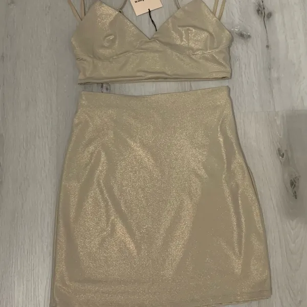 by the way Shimmery set from Revolve - Image 2