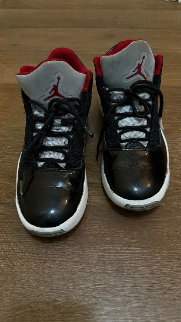 Jordan Max Aura 2 Sneakers Shoes Men’s Size 8.5 - Image 2
