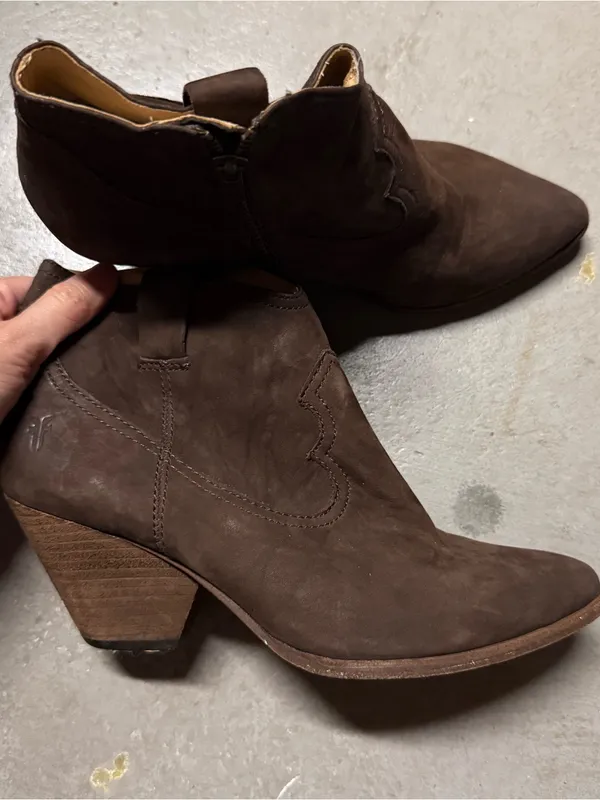 Frye Reina Western Ankle Bootie Brown Leather Size 7.5 EUC - Image 2