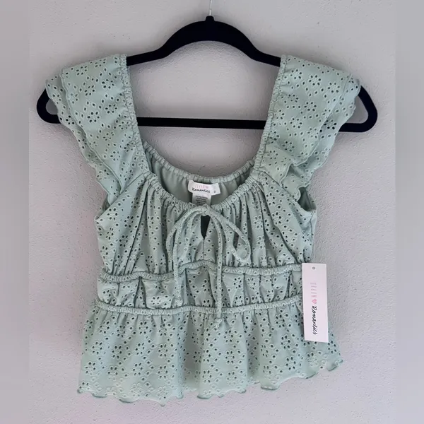NWT URBAN Romantics Size S Light Green Eyelet Ruffle Top - Image 2