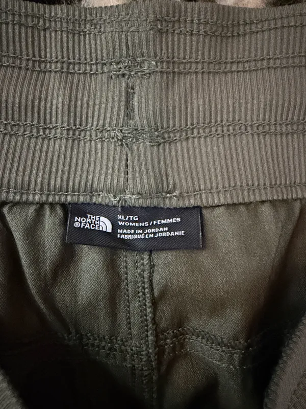 The North Face olive green shorts XL - Image 3