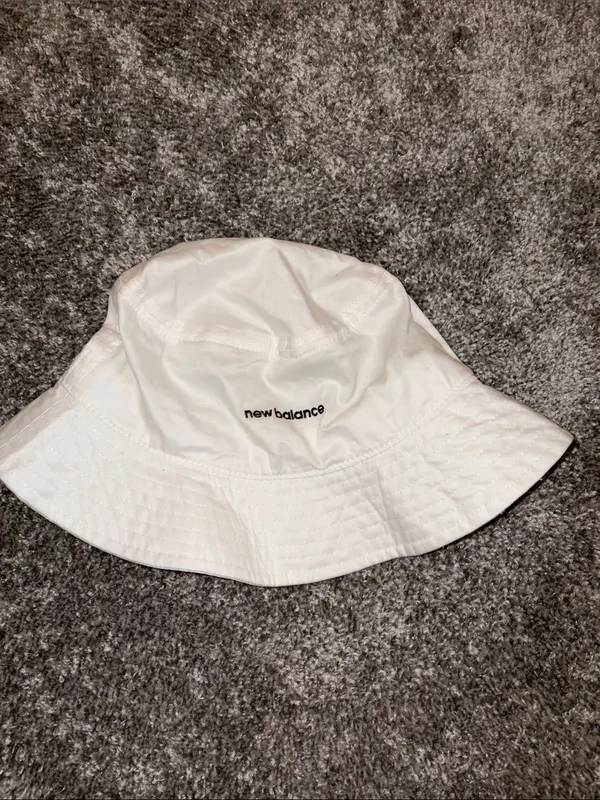 New Balance White Embroidered Logo Bucket Hat - Image 4