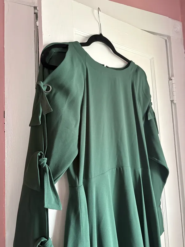 BCBGMAXAZRIA Cicely Emerald Green Asymmetrical Tie Sleeve Dress Size 6 - Image 4