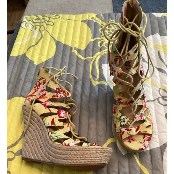 Charlotte Russe Yellow Floral Strappy Lace-Up Platform Wedge Sandals Sz 9 - Image 3