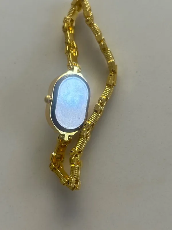 Chiste Quartz Gold-Tone Women's Oval vintage style look Bracelet Watch New - Image 3