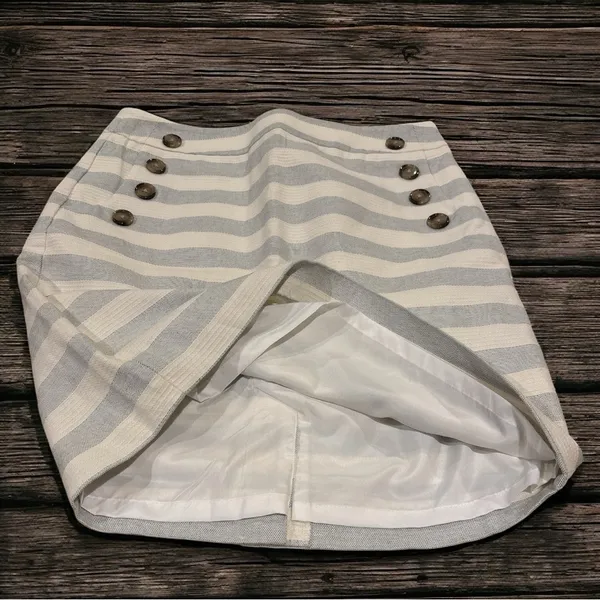 LOFT Gray & White Striped Pencil Skirt with Button Accents & Pockets Size 8 NWT - Image 3