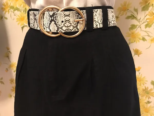 Black high waist pleated short size L - Image 10