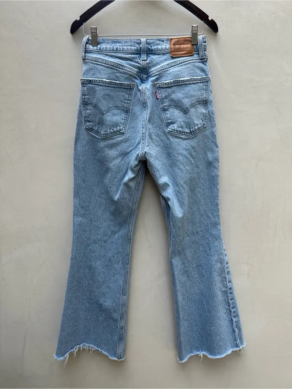 Levi’s 70s High Flare Jeans Size 27 High Rise Flare Raw Hem Light Medium Wash - Image 3