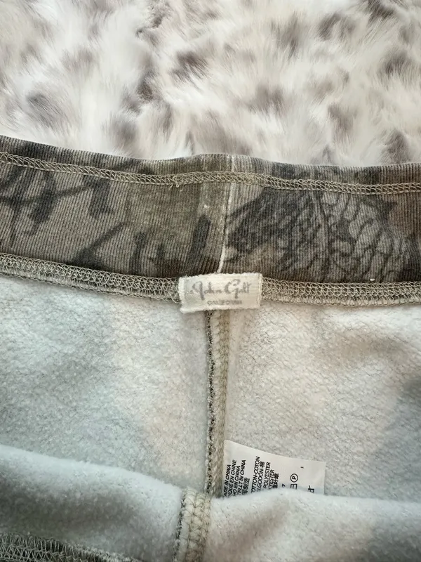 Brandy Melville Camo Sweatshorts - Image 5