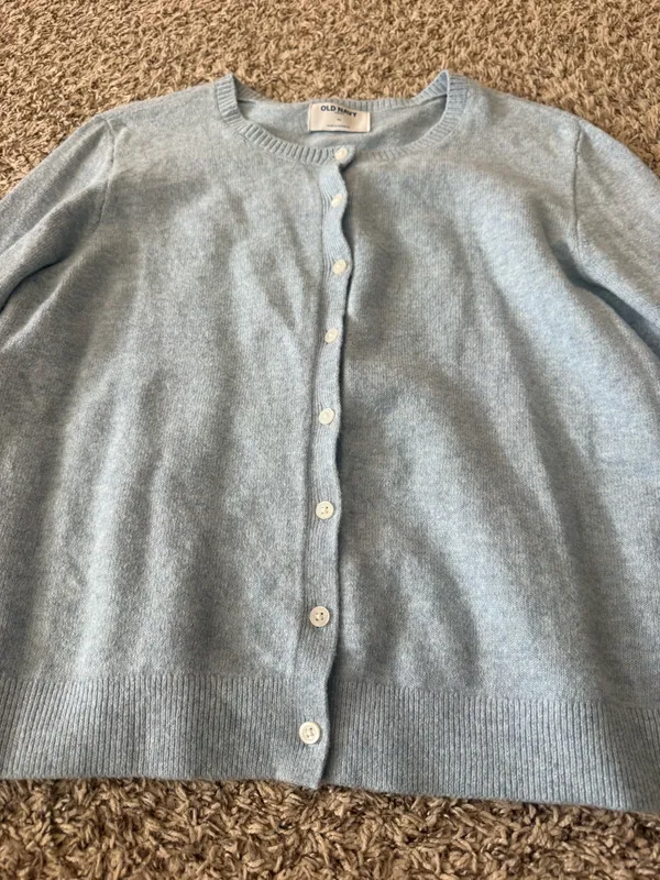 Old navy sweater  - Image 3