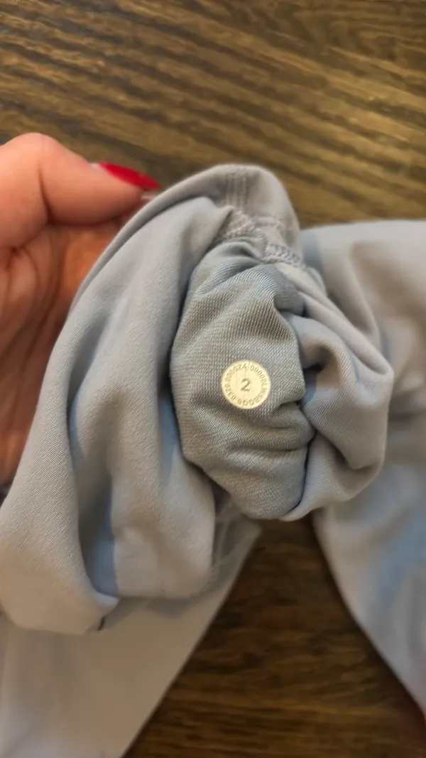 Light Blue Lululemon Align Leggings Crop - Image 4