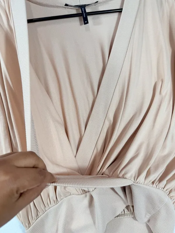 BCBGMAXAZRIA Women’s M Beige Surplice‎ Dolman Sleeve Banded Hem Blouse - Image 8