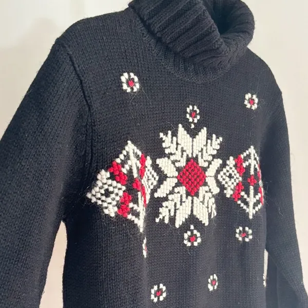 Vintage Jones New York Sport Black Turtleneck Sweater with Snowflake Size Small - Image 3