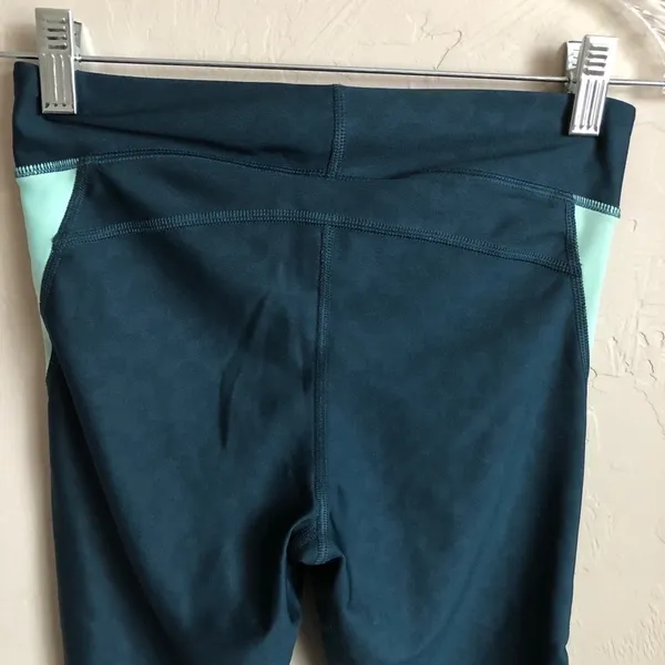 Under Armour Emerald Green Cropped Leggings‎ - Image 8