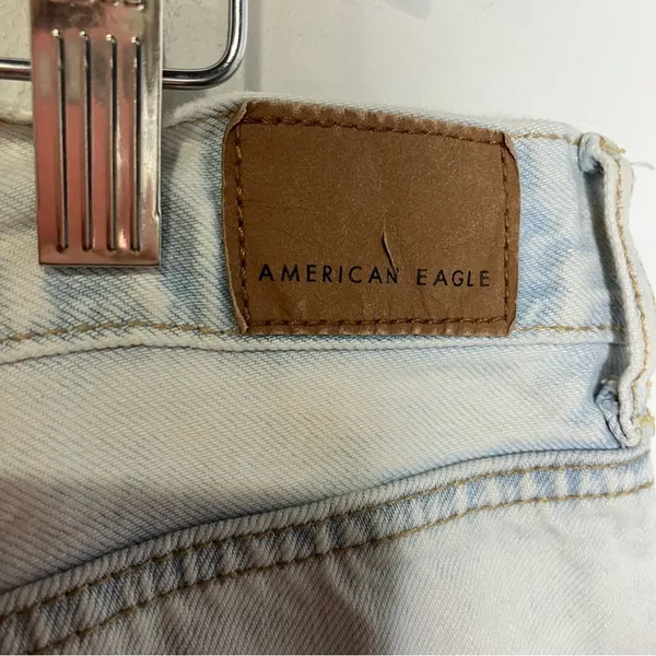 American Eagle Outfitters light‎ wash mom jeans distressed women’s size 18 - Image 4