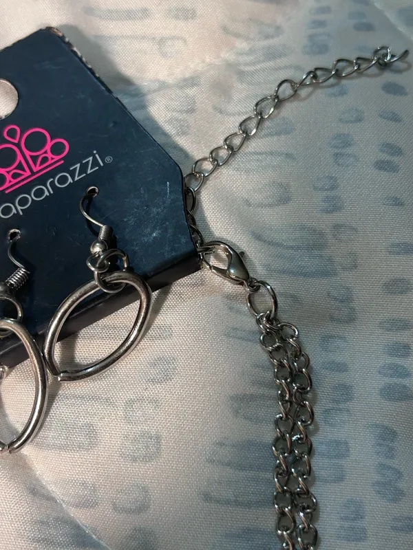 Paparazzi Gunmetal Chain Link Necklace & Earring Set Statement Jewelry - Image 4