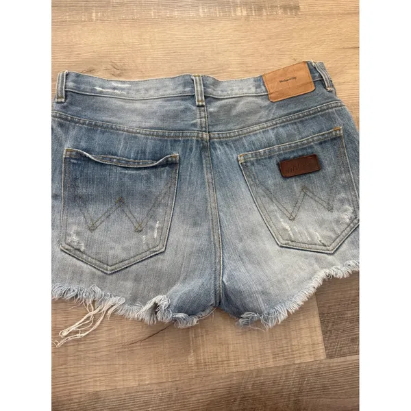 Wednesday Vintage Style Distressed‎ Cut-Off Denim Shorts - Size L - Image 5