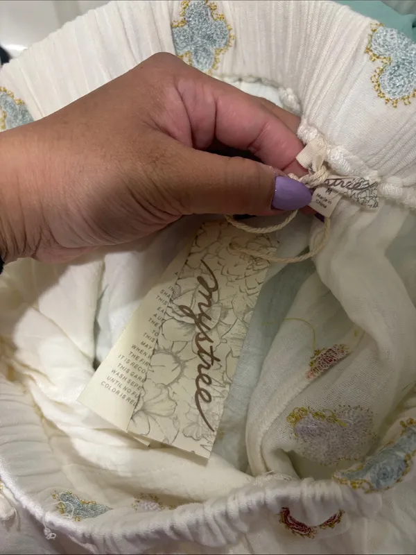 Mystree Cream Embroidered Ruffle Hem Shorts - Image 4