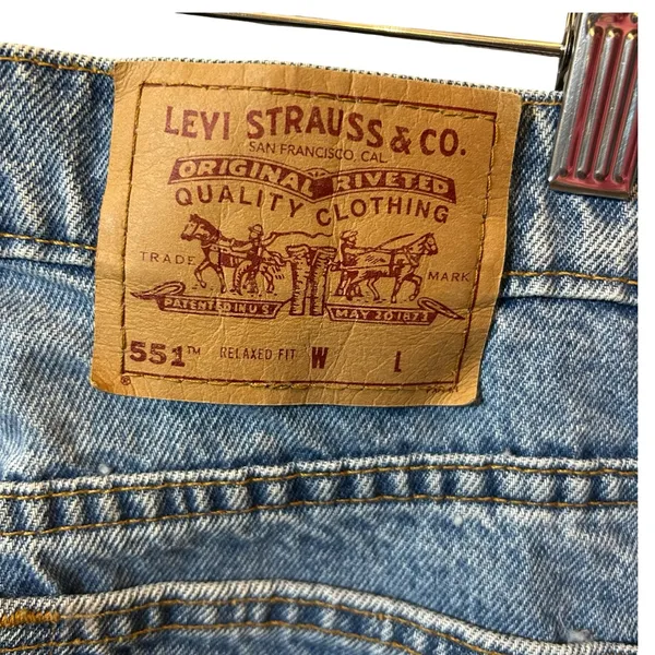 90’s Vintage Levi’s 551 Denim Shorts | Made in USA | Unisex -VTG Size-14/ (33”) - Image 6