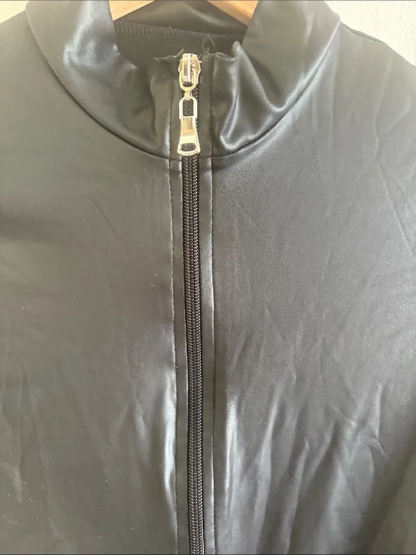 Black Zip - Image 2