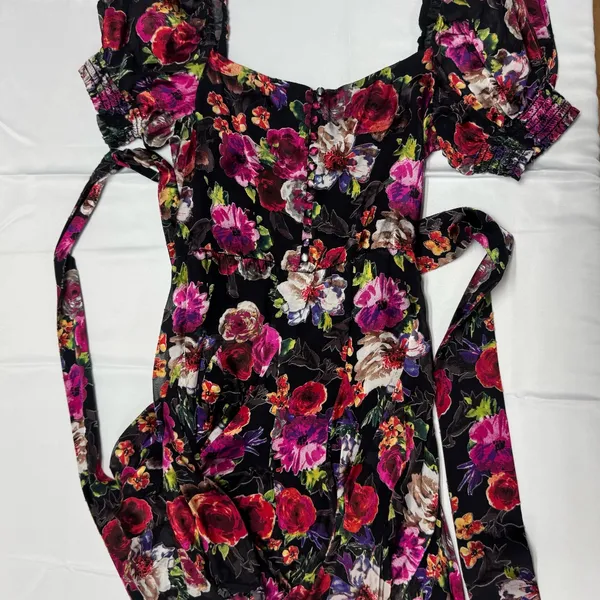 Alice and Olivia‎ Midnight Rose Floral Puff Sleeve With Lining- Size 6. - Image 6