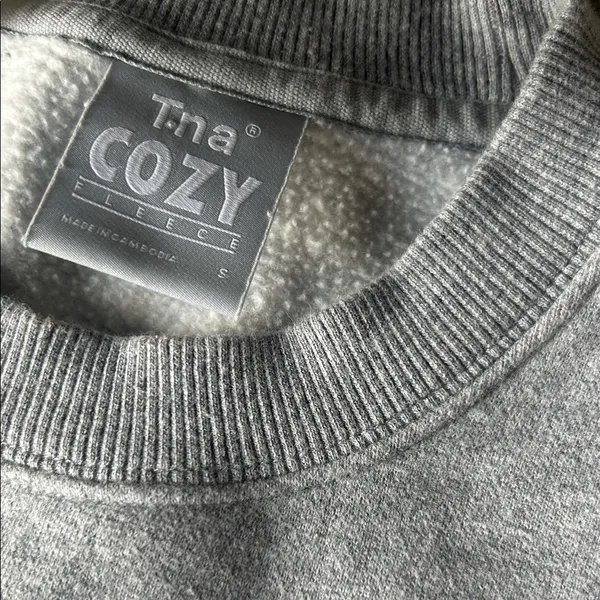 Aritzia TNA Cozy Fleece Cropped Crewneck Size Small - Image 4